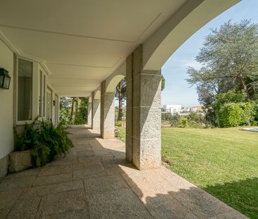 Moradia unifamiliar T6 sem móveis para arrendar em zona nobre do Es... - Photo 1