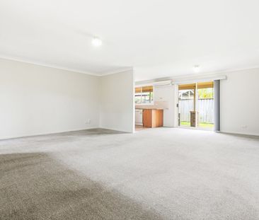 Freshly painted 2 bedroom Villa - Photo 2