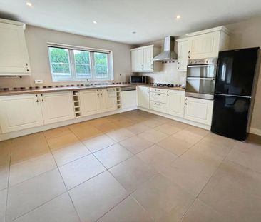 4 bedroom semi-detached house to rent - Photo 4