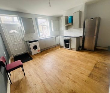 4 bedroom house to rent Leamington Street, Bradford, West Yorkshire... - Photo 4