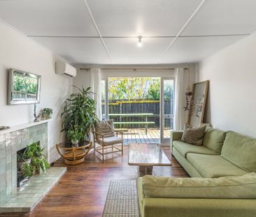 Classic Kiwi Design - Modernised kitchen with 3 + 1 bedrooms (bonus... - Photo 2