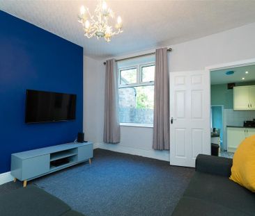 1 bedroom in a house share to rent - Photo 2