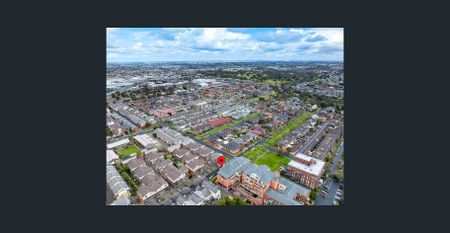 Perfectly positioned! - Photo 3