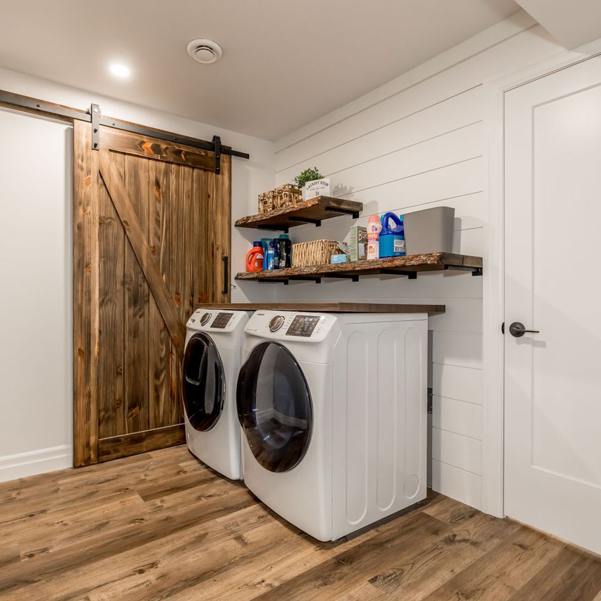 For Lease - 3742 Horseshoe Valley Road Unit# Lower, Springwater, Ontario - Photo 1