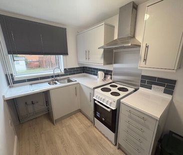 Leman Street - Photo 1