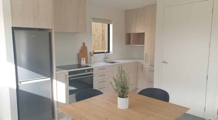 Two Bedrooms in Te Atatu Peninsula - Photo 4