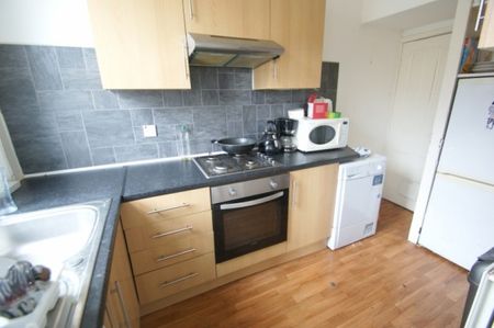 4 Bed - Brudenell Street, Hyde Park, Leeds - Photo 4