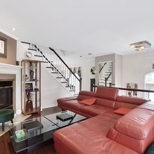 Superbe maison de ville, proche de tout! - Photo 2