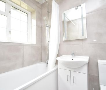 Ravenswood Park, Northwood, HA6 - Photo 5