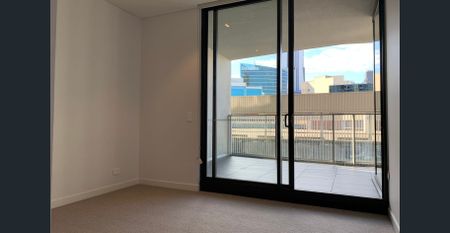 Luxurious Living in the Heart of Parramatta - Photo 3