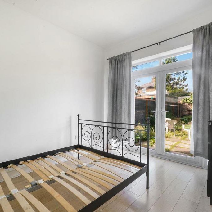 3 bedroom flat to rent - Photo 1