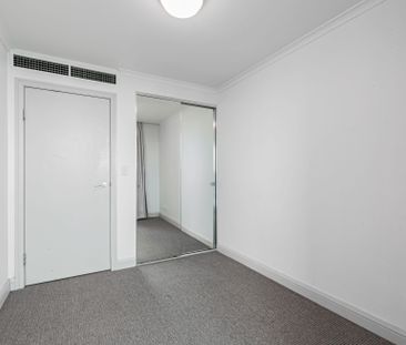 Absolute One-Bedroom Apartment boasts amazing views to city For Rent - Photo 2