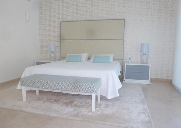 5 Bedroom Villa For Rent in Guadalmina Baja
