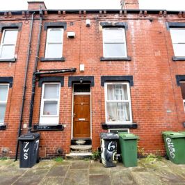 2 bedroom House in William Street, Leeds - Photo 1