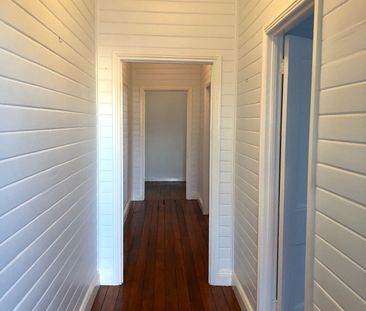 High Ceilings and Old World Charm - Photo 4