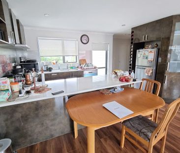 5 bedrooms Modern family home in Papatoetoe - Photo 5