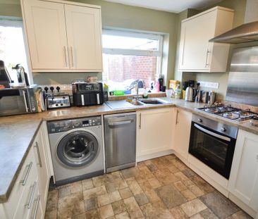 3 bedroom semi-detached house to rent - Photo 2