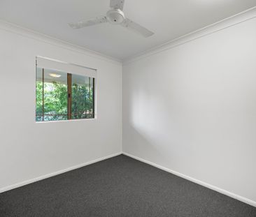 Freshly Painted Family Home - Photo 6