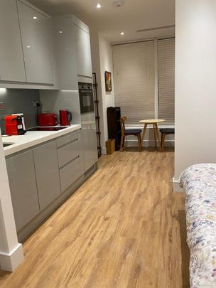 Studio Flat, West Gate, W5 - Photo 1