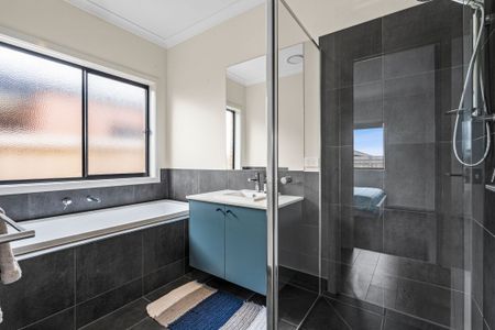 Show Piece - Four Bedroom, Two Living Family Home - Photo 4