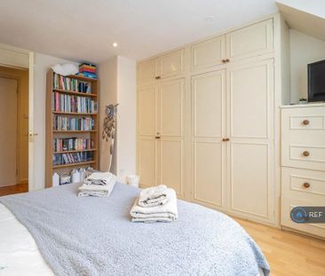 1 bedroom in a flat share to rent - Photo 4