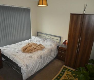 4 bedroom end of terrace house to rent - Photo 4