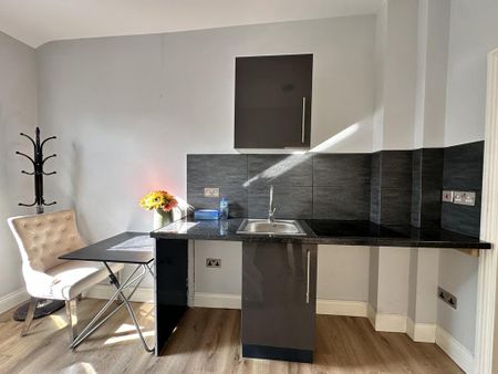 Studio to rent - Photo 3