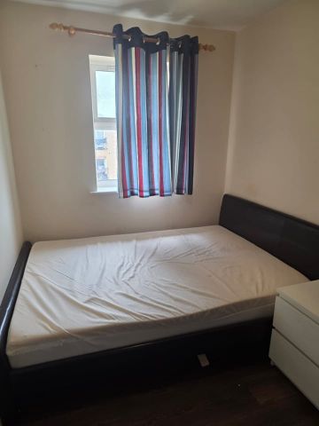 2 Bed Flat, De Havilland Court, IG1 - Photo 2