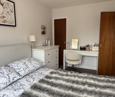 2 bedroom end of terrace house to rent - Photo 5