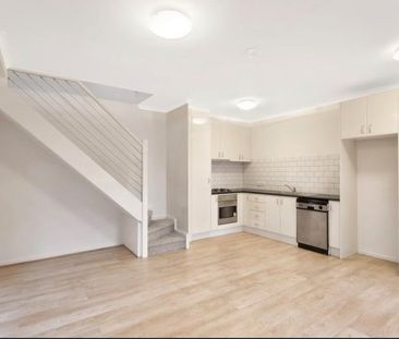 Modern 2BR Dual Level Home In The Heart Of Oakleigh - Photo 5