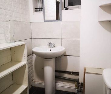 Room in a Shared House, Brooks Road, E13 - Photo 1