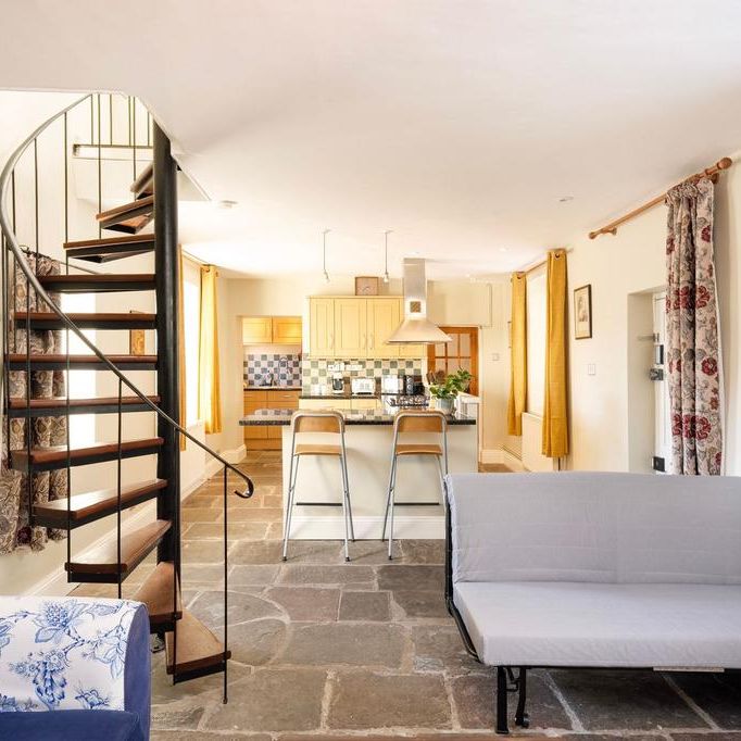 2 bedroom detached house to rent - Photo 1