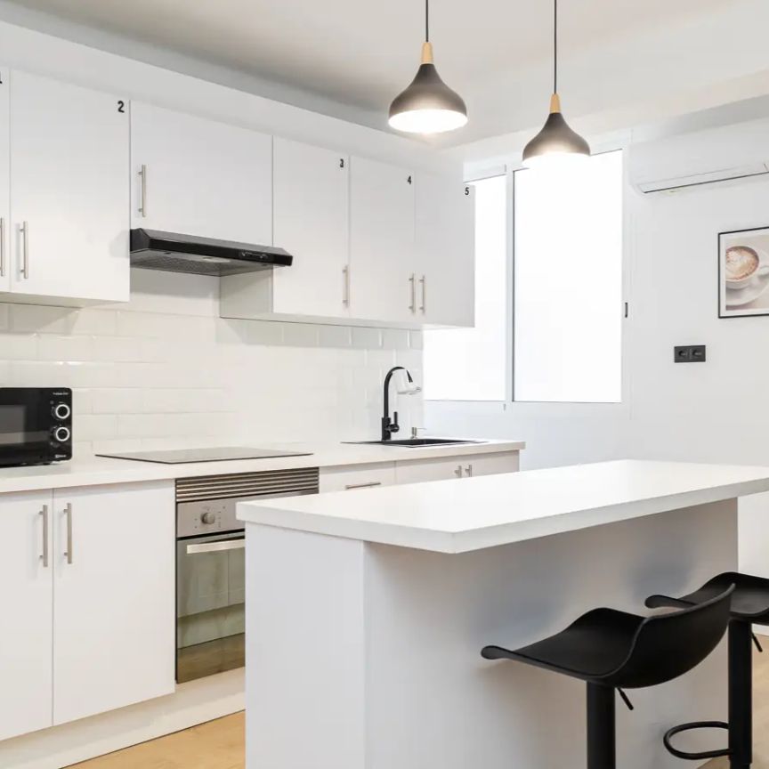 Room in a shared 5-bedroom apartment for rent in Aiora, all bills included. - Photo 1