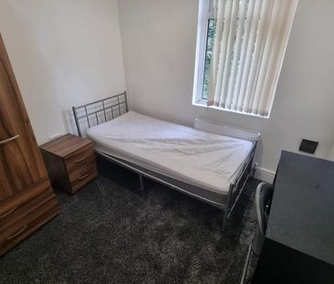 4 bedroom terraced house to rent - Photo 1