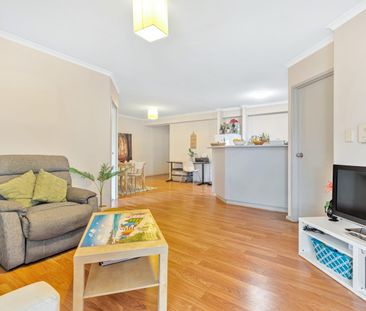 Fully Furnished Spacious Unit in Secure Complex - Photo 3