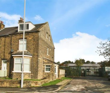 4 bedroom end of terrace house to rent - Photo 5