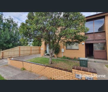 3/28 Stradbroke Drive, St Albans, Vic 3021 - Photo 5