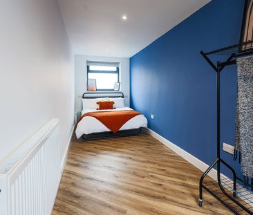 Newley refurbished property close to UHW - Photo 6
