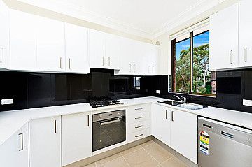 Two Bedroom Apartment in a Secure Boutique Block - Photo 2