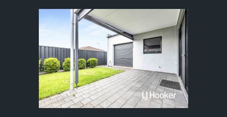 THIS ONE'S A WINNER! 4 BEDROOM EXECUTIVE RESIDENCE - Photo 2