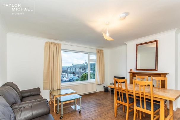 4 bedroom terraced house to rent - Photo 1