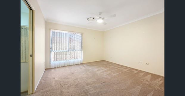 Quiet Gated complex located in prime position - Photo 1