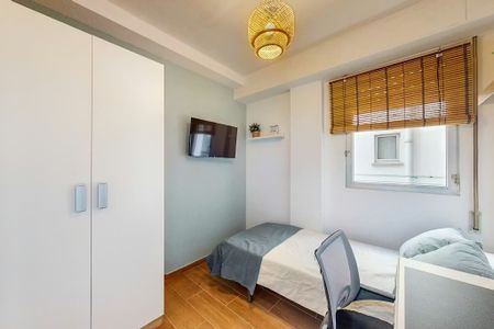 Avinguda de la Constitució, Valencia, Valencian Community 46009 - Photo 5