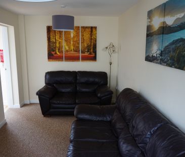 Roe Lane Room 2 - Photo 3