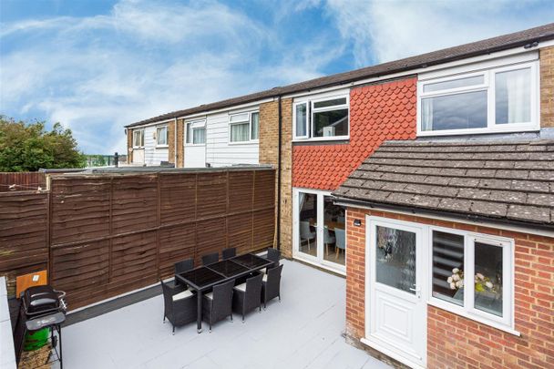 Hithercroft Road, High Wycombe - Photo 1