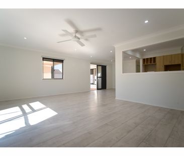 Family home in the heart of Paradise Point - Photo 2