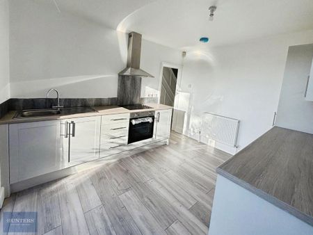 3 bedroom semi-detached house to rent - Photo 5