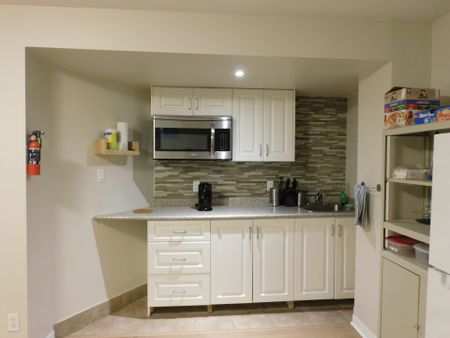 For Lease - 1132 Queen Street, Mississauga, Ontario - Photo 2
