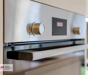 MODERN LIVING, GREAT LOCATION! - Photo 4