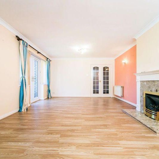 4 bedroom detached house to rent - Photo 1